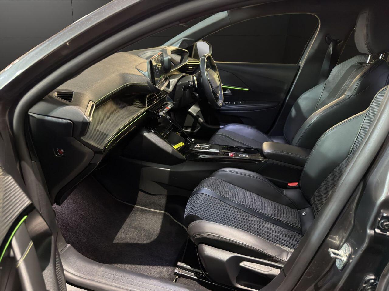 Peugeot 208 view 14