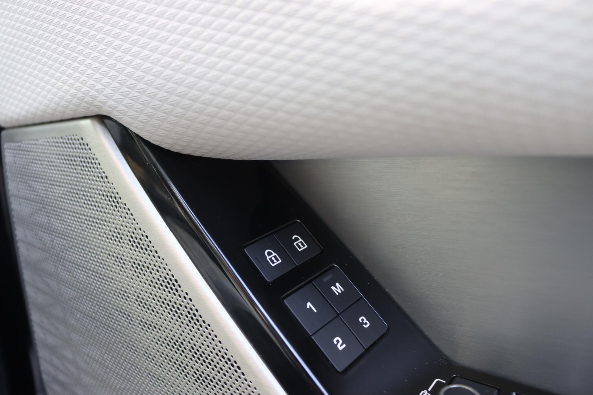 Land Rover Range Rover Velar view 63