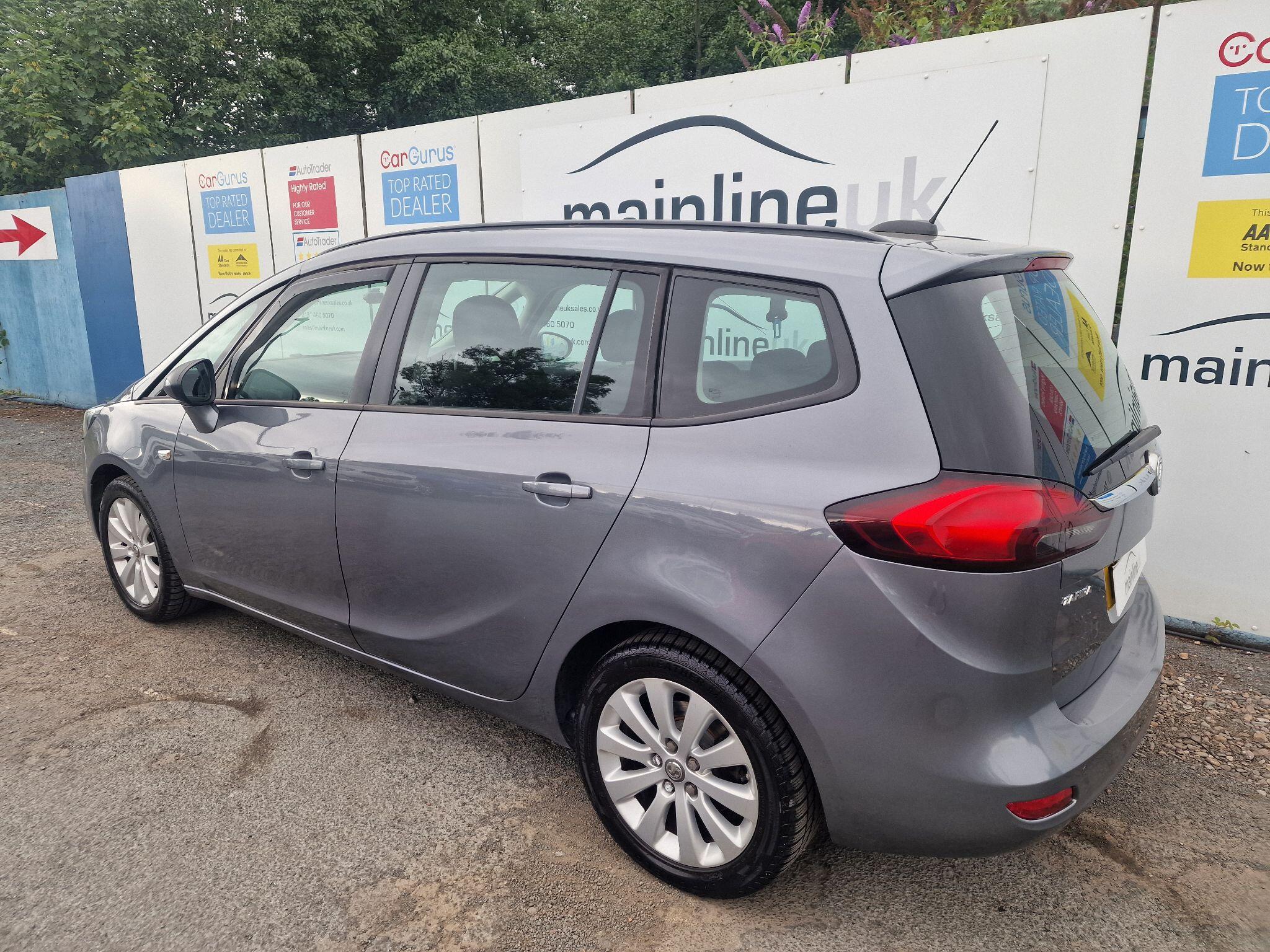 Vauxhall Zafira Tourer view 5