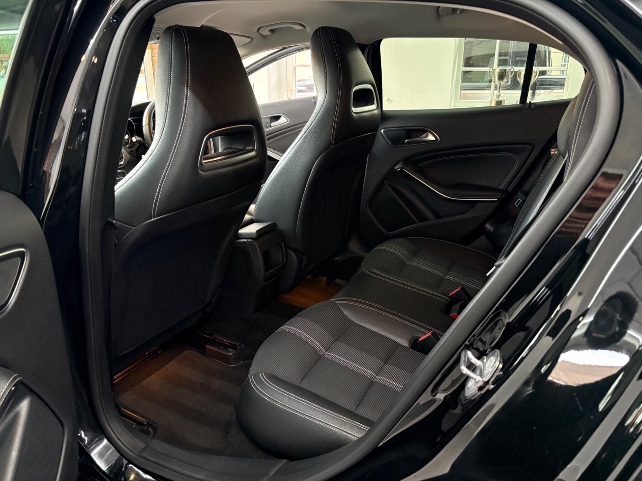 Mercedes-Benz Gla view 12