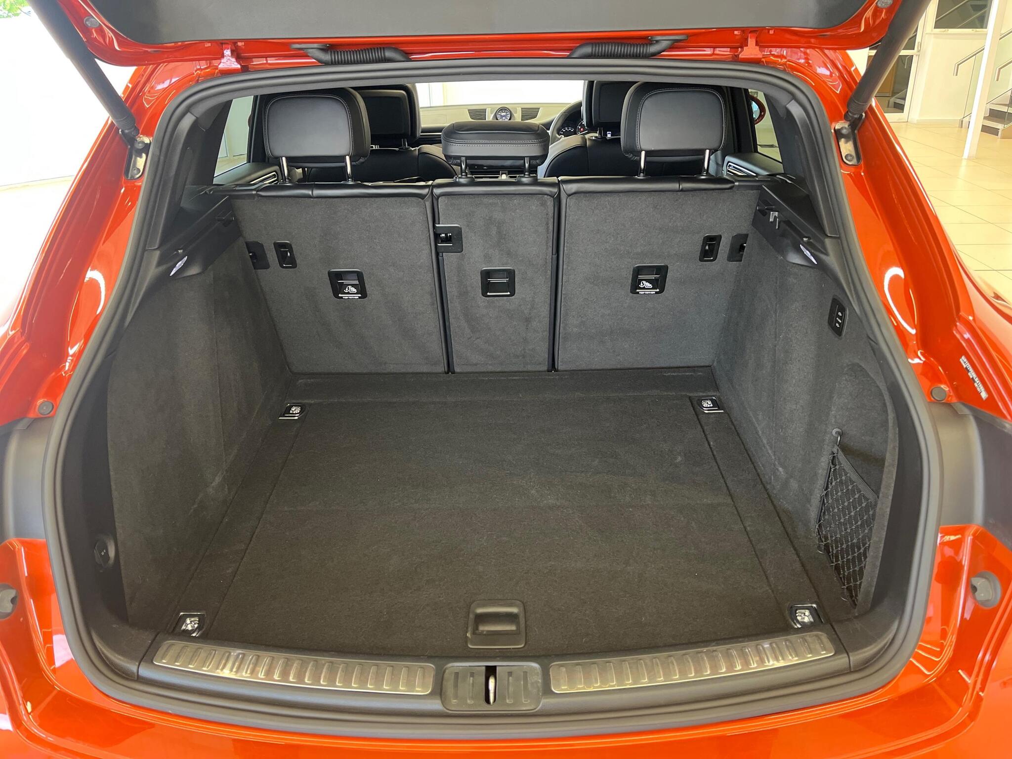Porsche Macan view 19