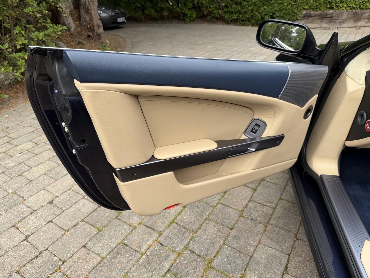 Aston Martin DB9 view 25