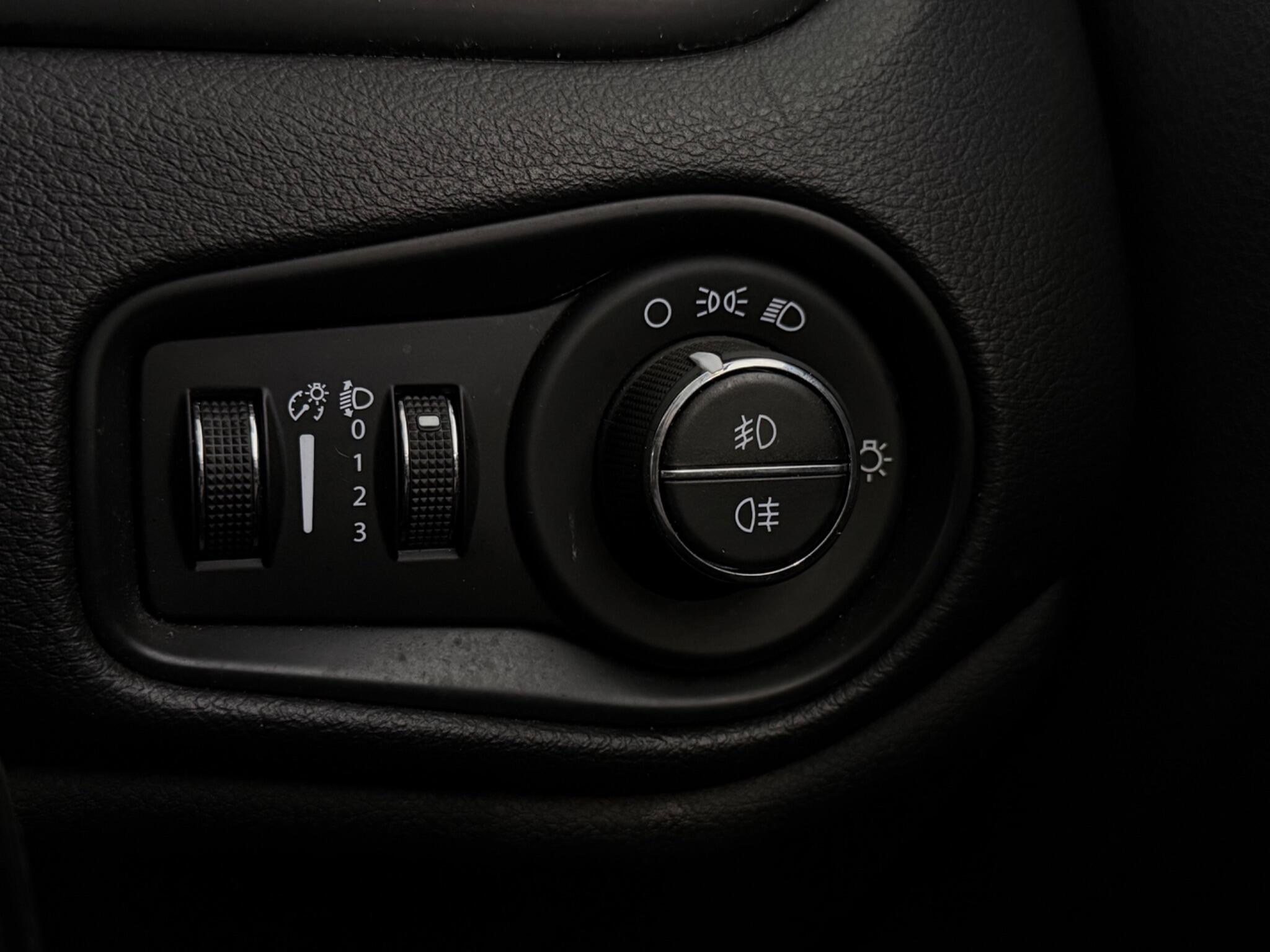 Jeep Renegade view 20