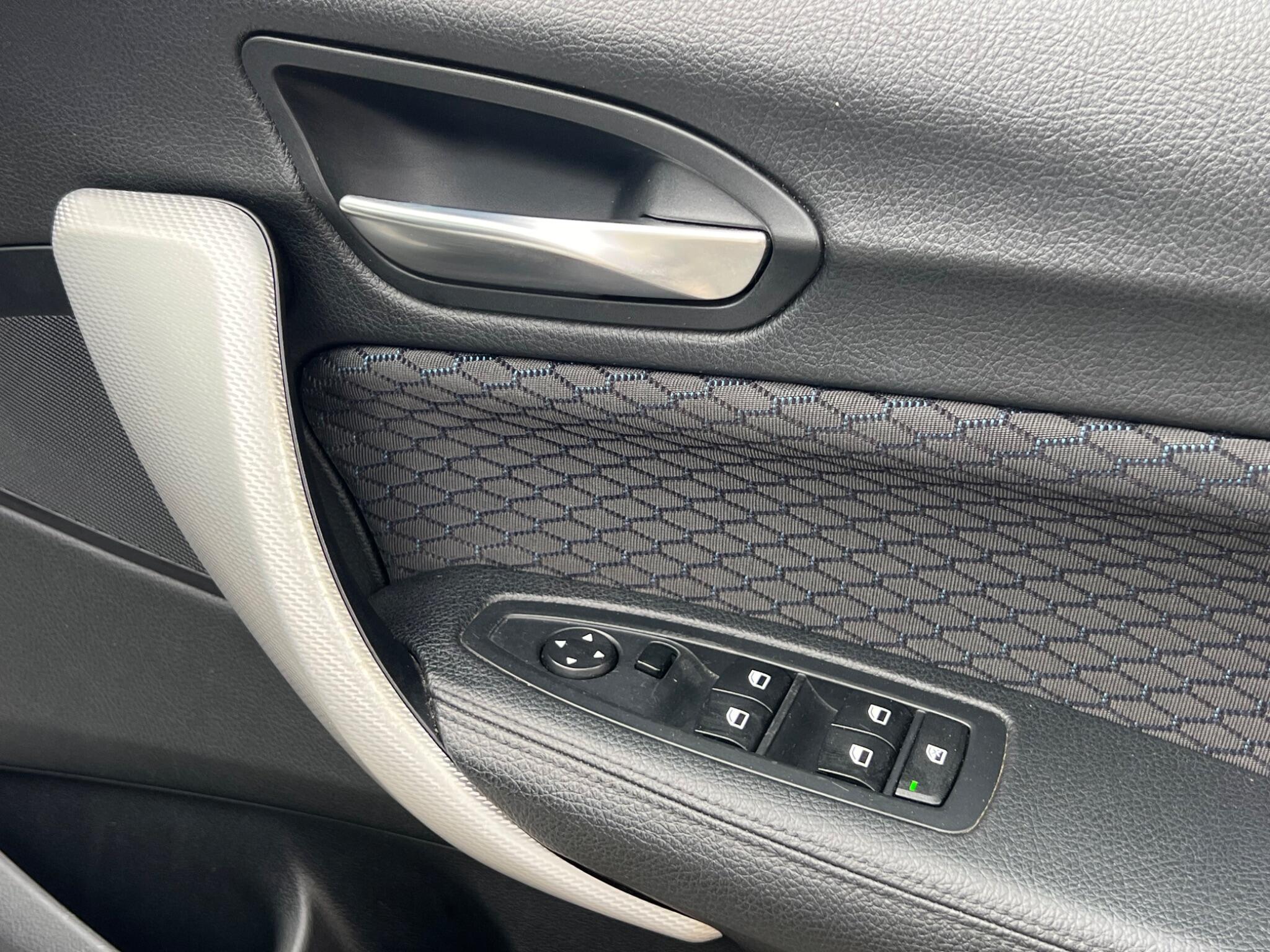 BMW 1 Series view 28