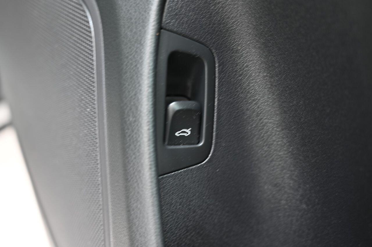 Audi Q3 view 36