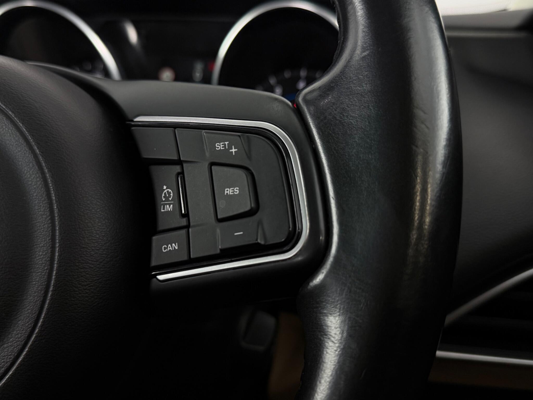 Jaguar Xe view 15