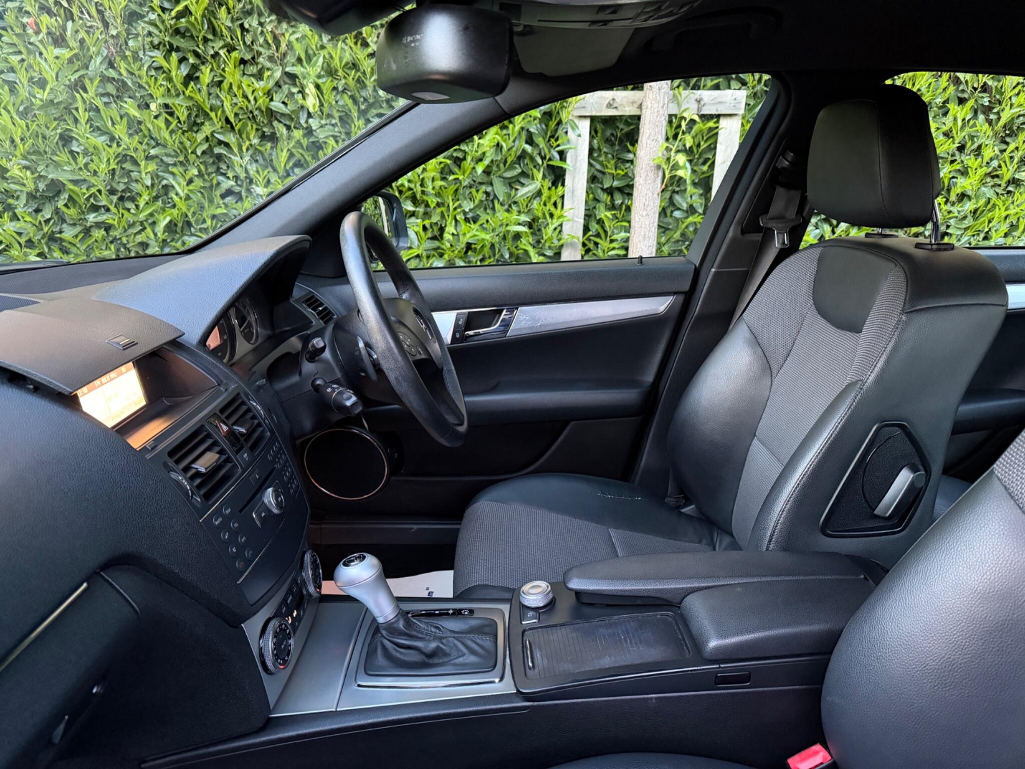 Mercedes-Benz C-Class view 32