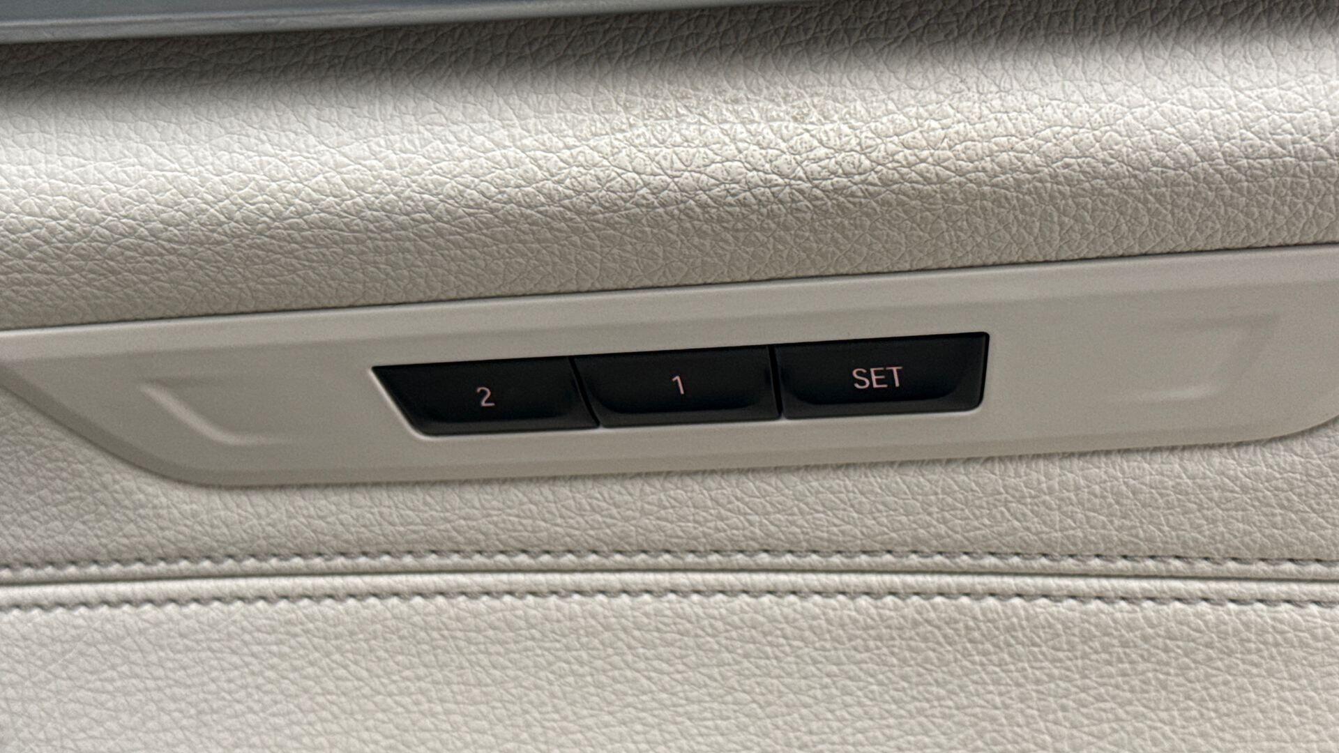 BMW 5 Series view 32