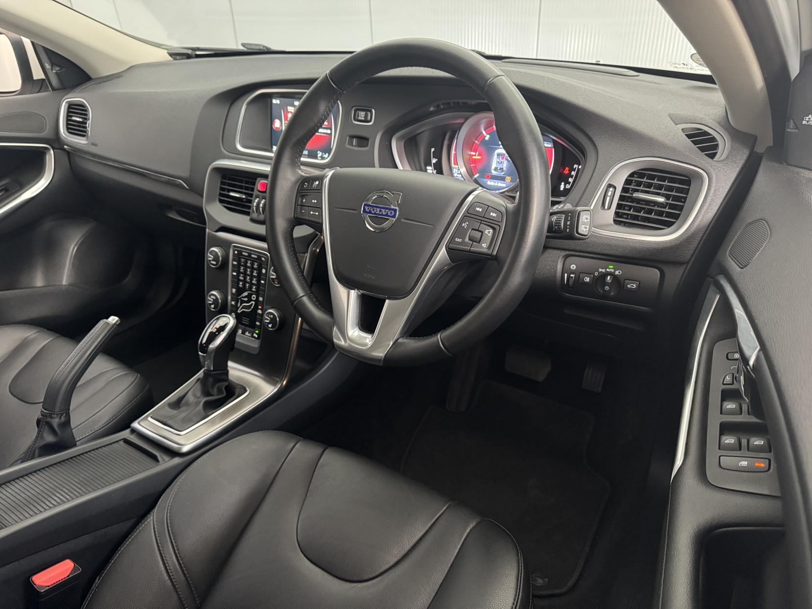 Volvo V40 view 45
