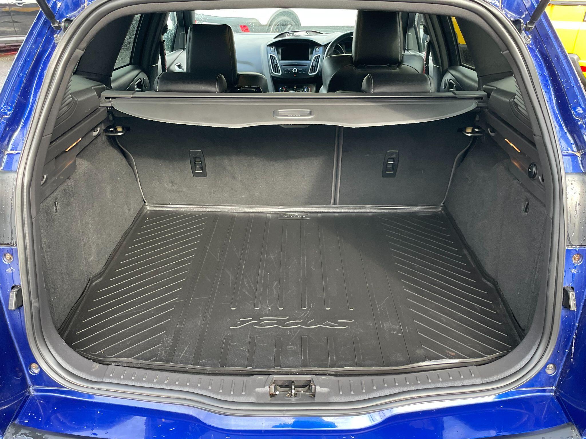Ford Focus view 22