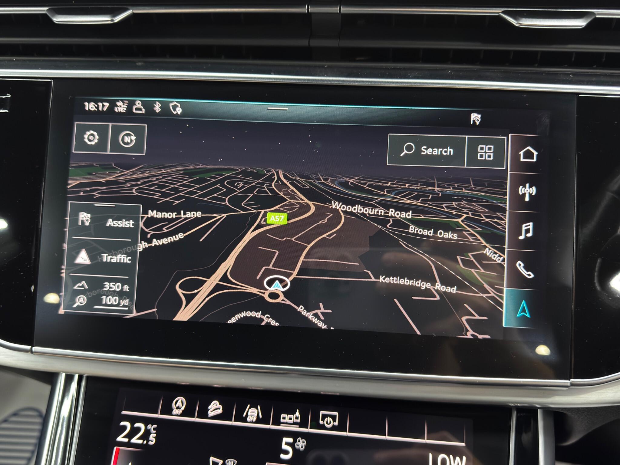 Audi Q8 view 30
