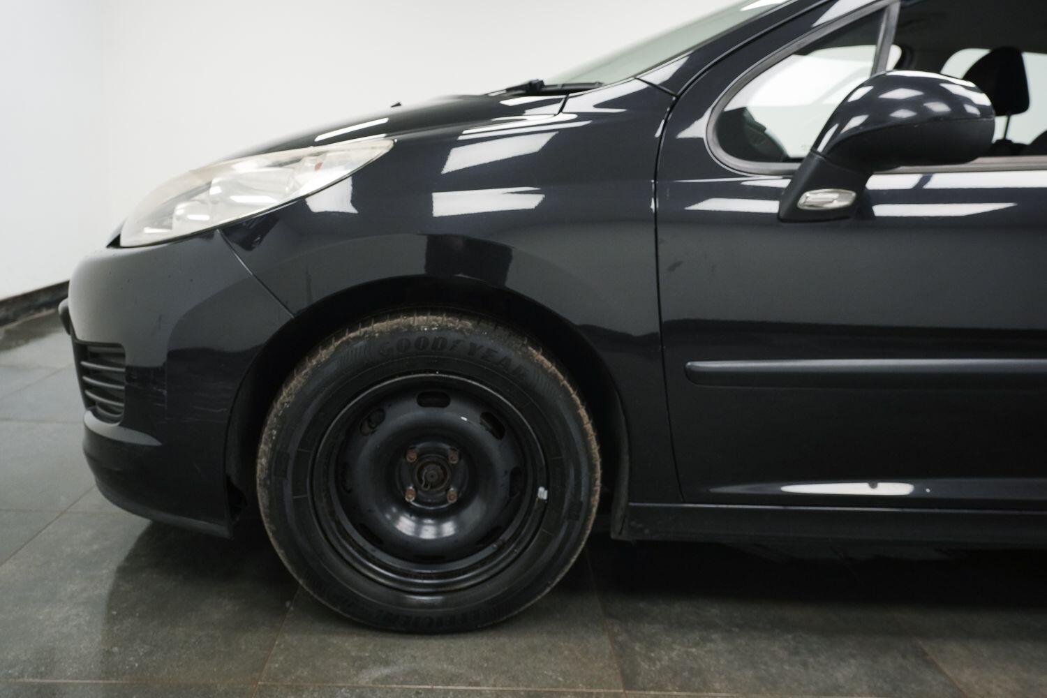 Peugeot 207 SW view 6