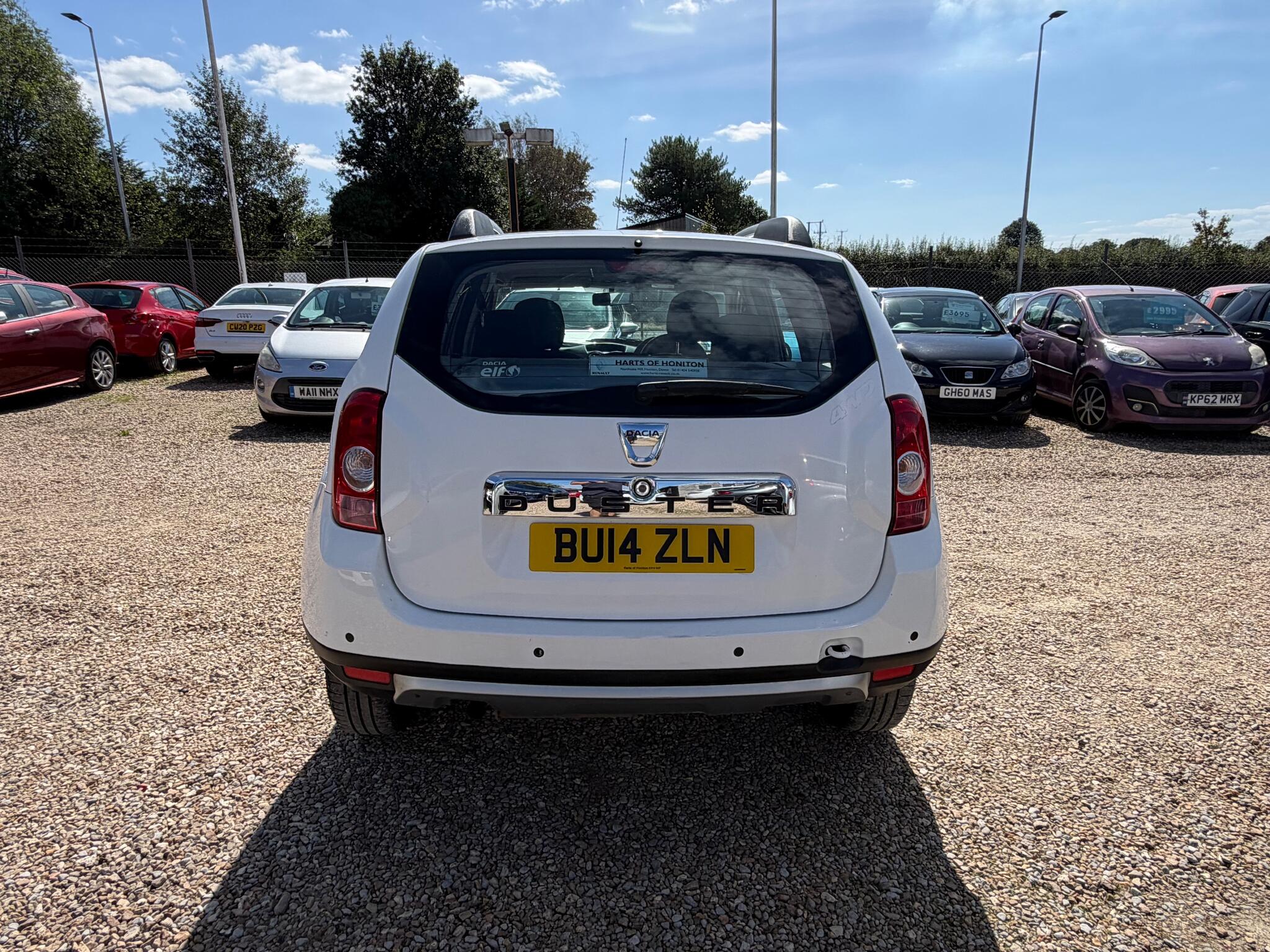 Dacia Duster view 8