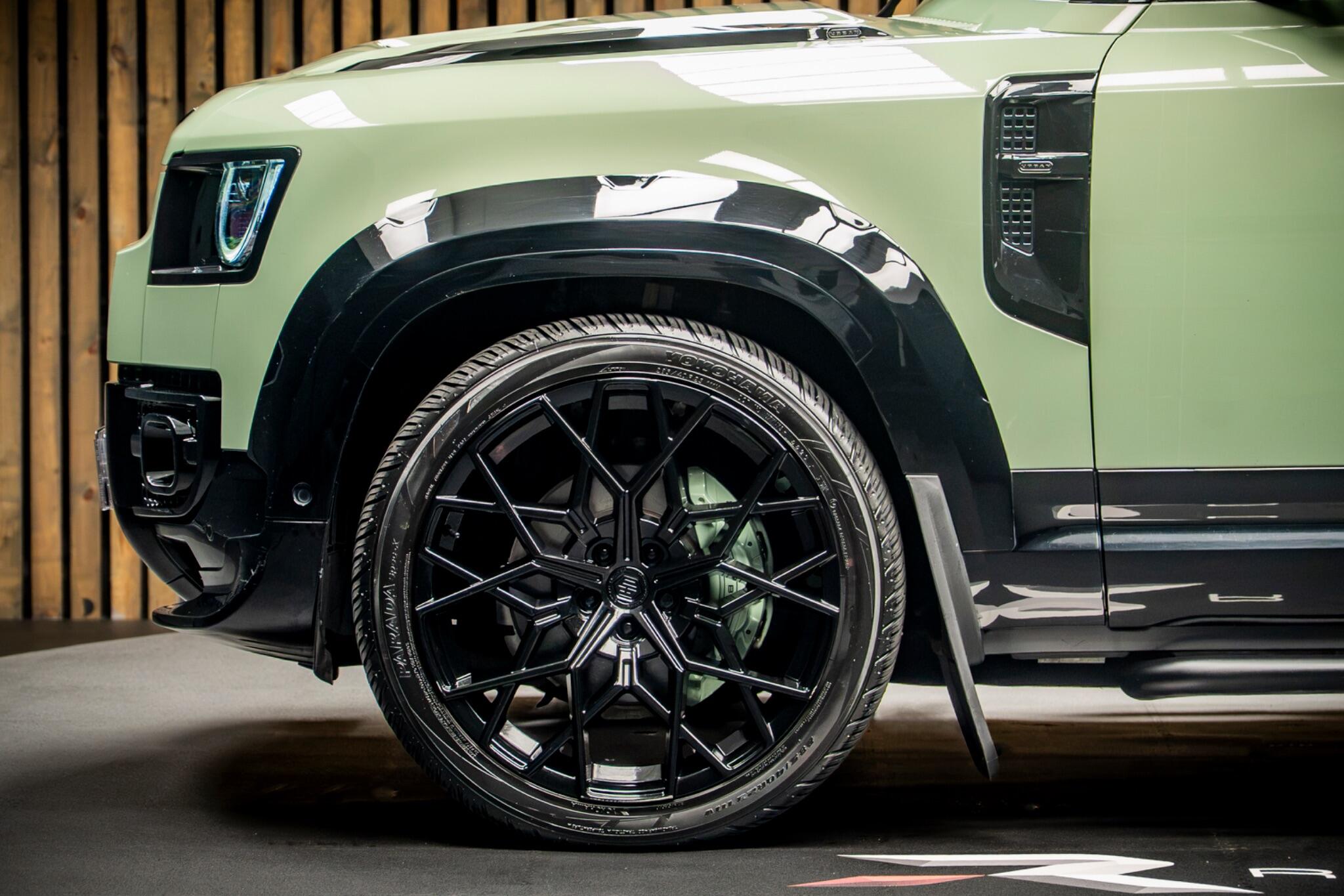 Land Rover Defender view 9