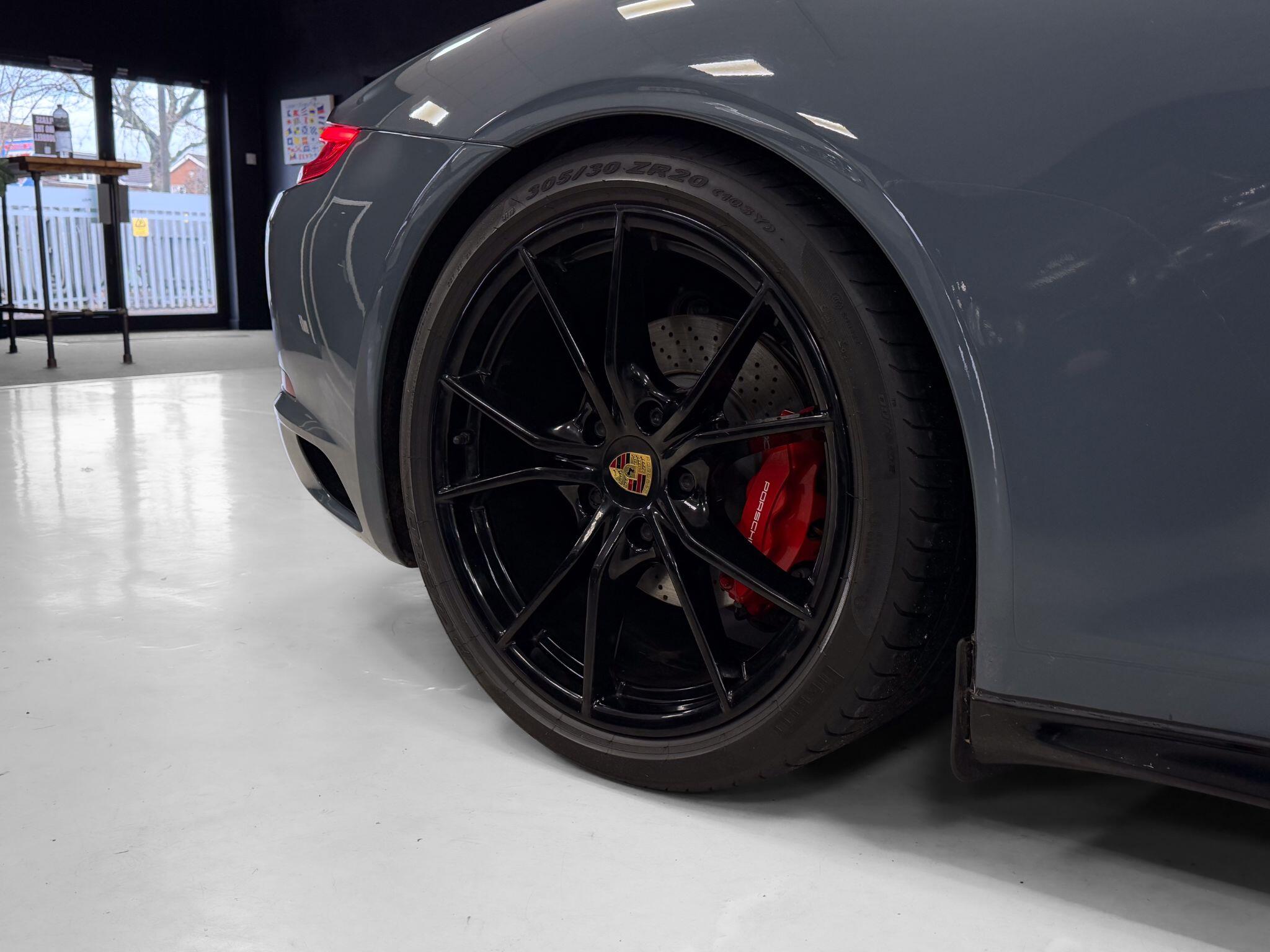 Porsche 911 view 41