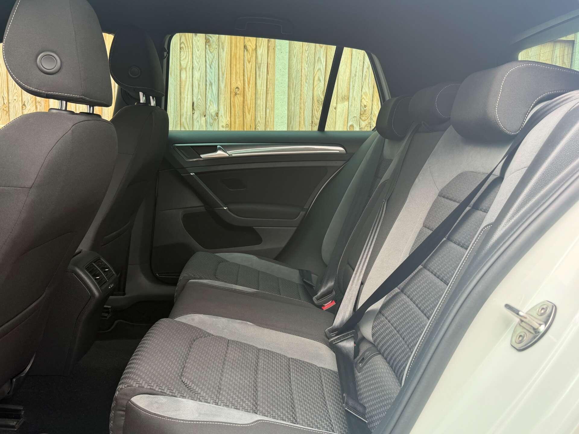Volkswagen Golf view 17
