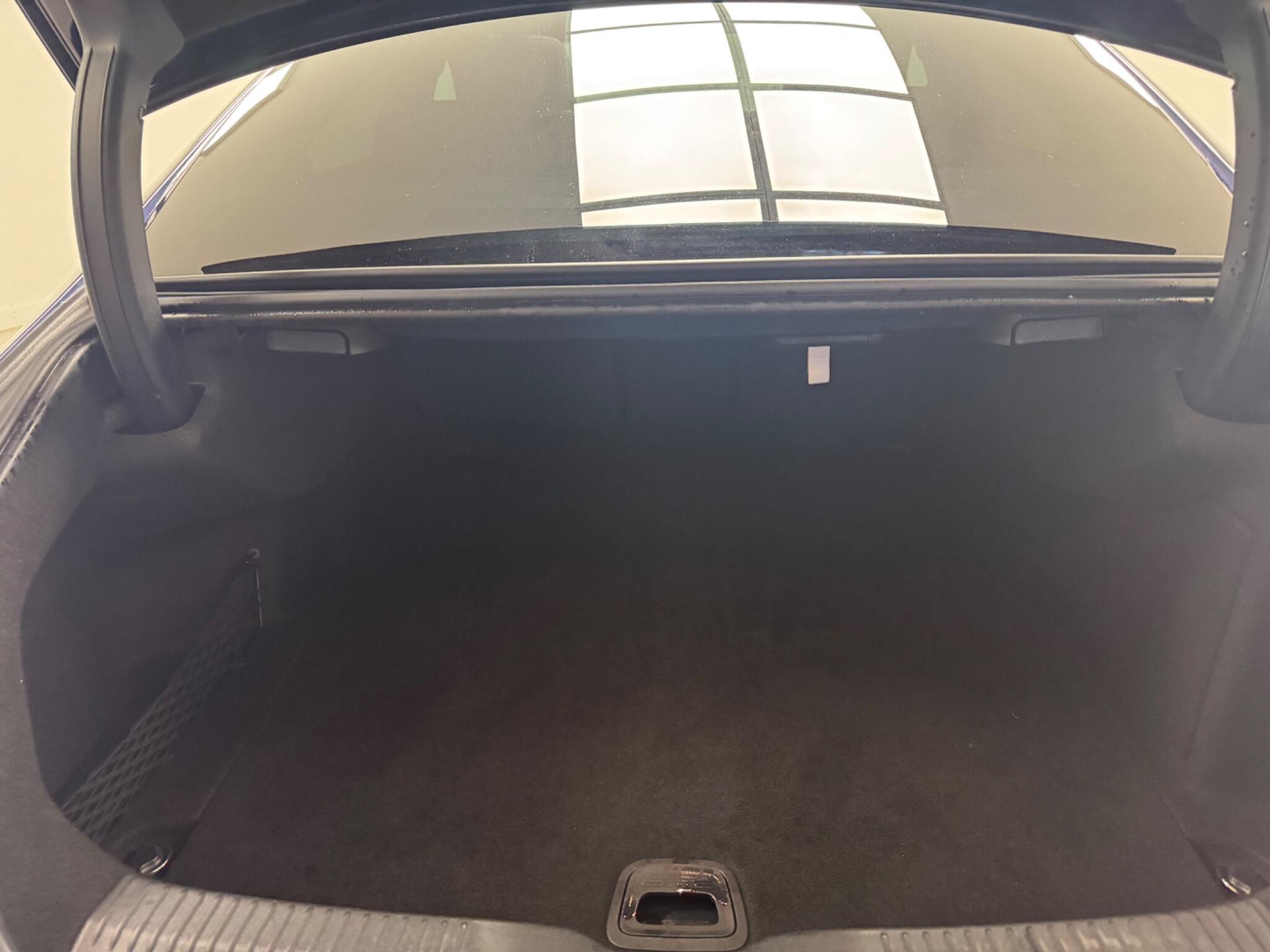 Mercedes-Benz CLS view 32