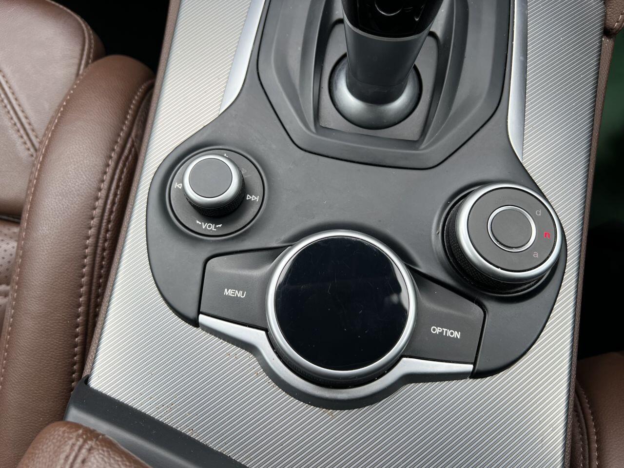 Alfa Romeo Stelvio view 36