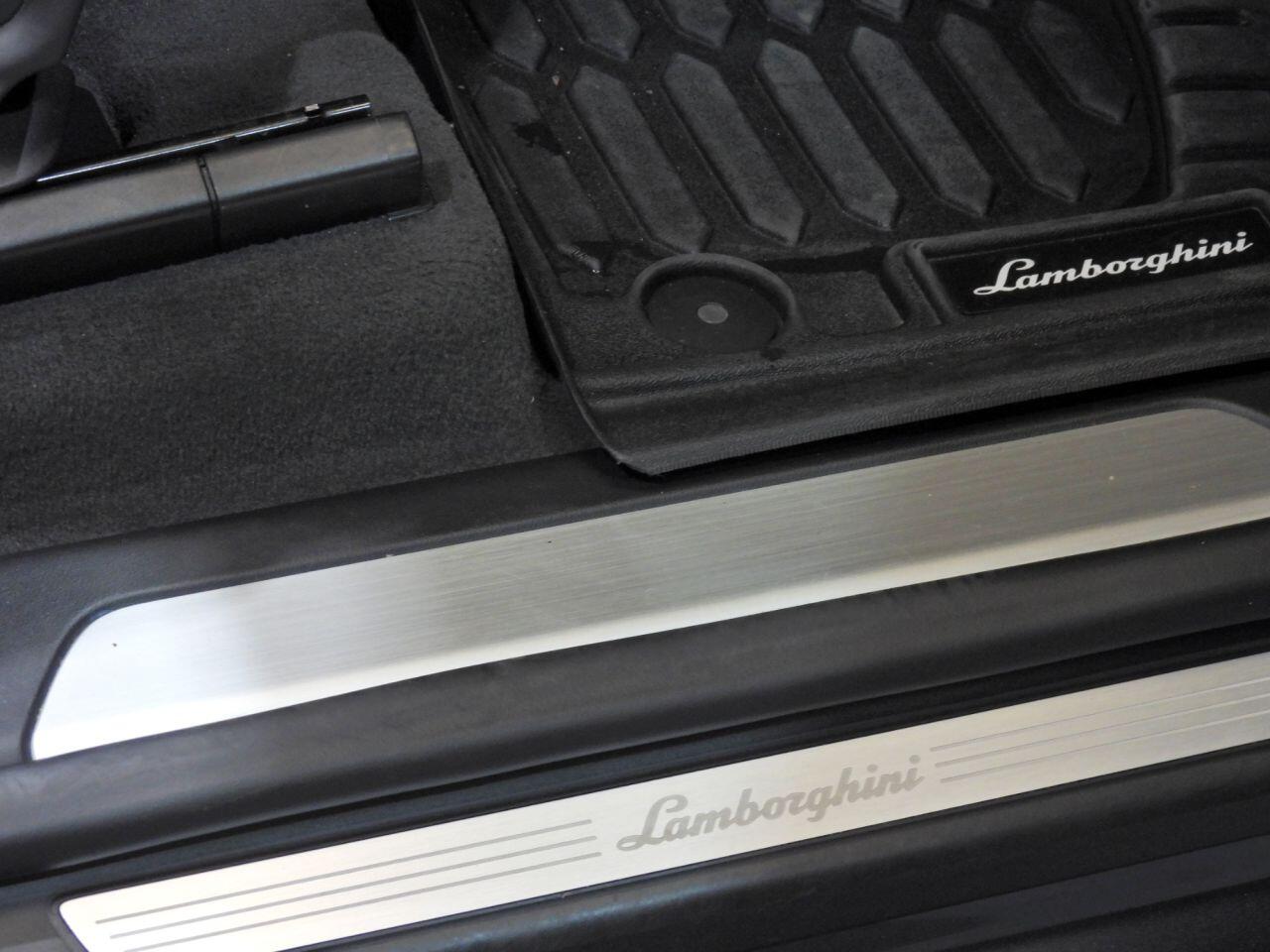 Lamborghini Urus view 56