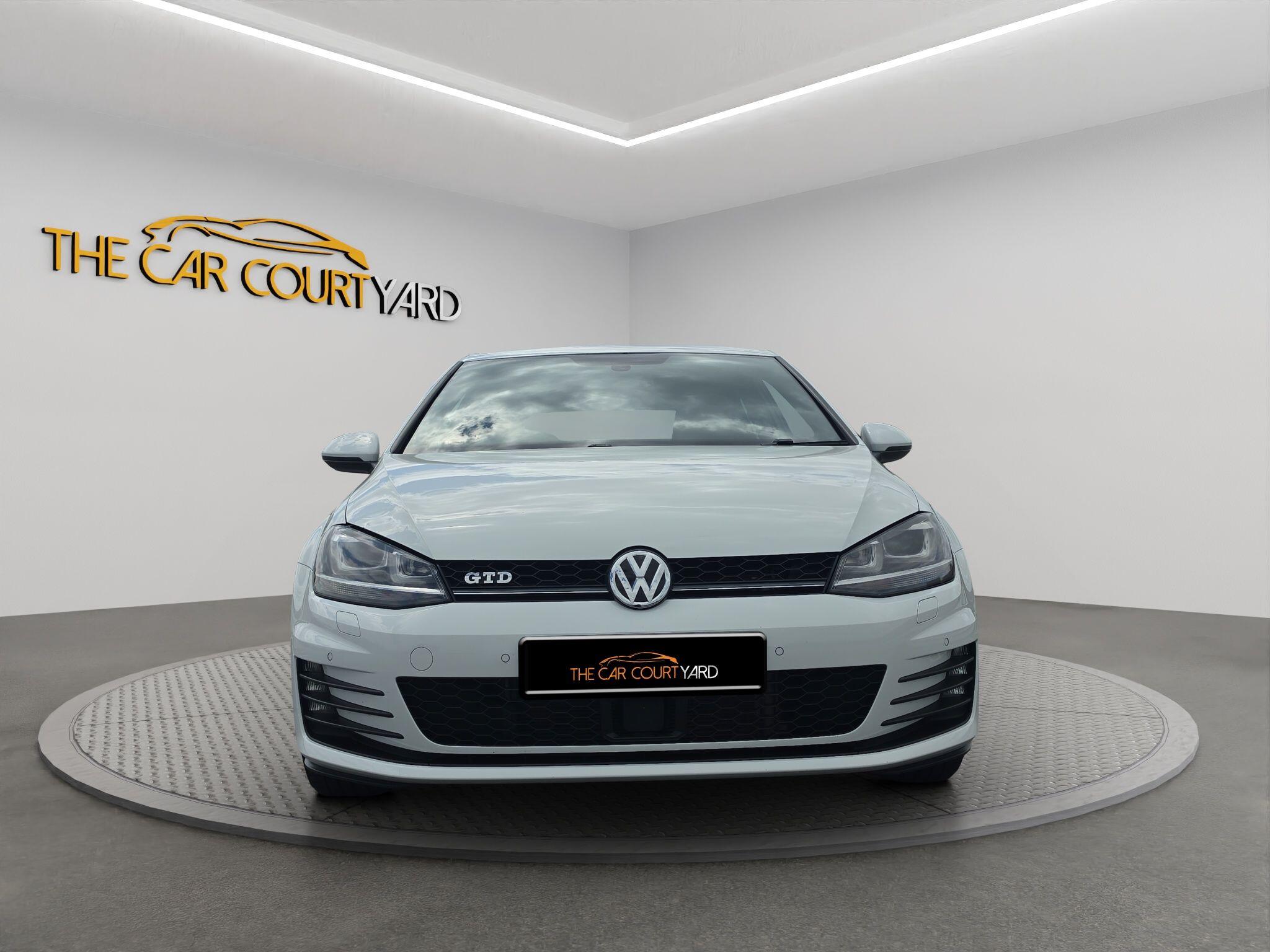 Volkswagen Golf view 2