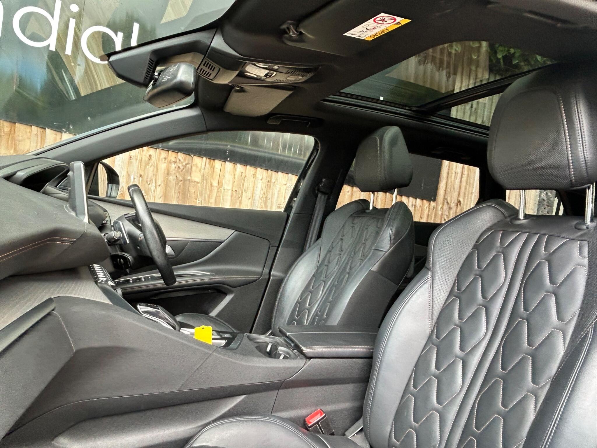 Peugeot 5008 view 34