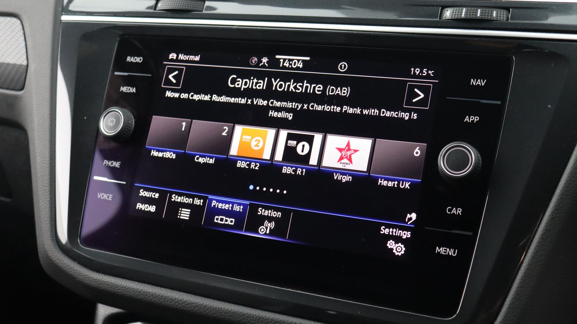 Volkswagen Tiguan view 45