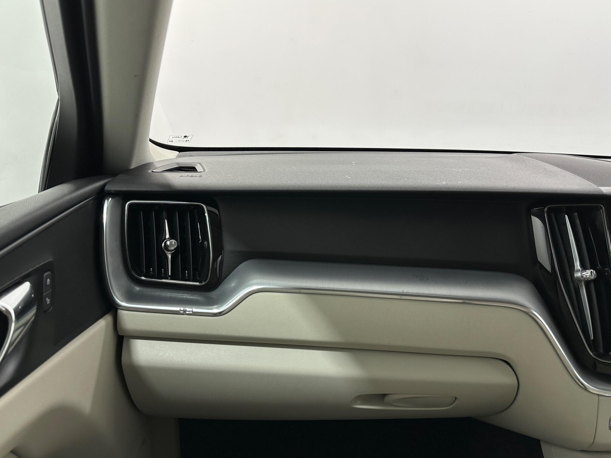 Volvo XC60 view 28