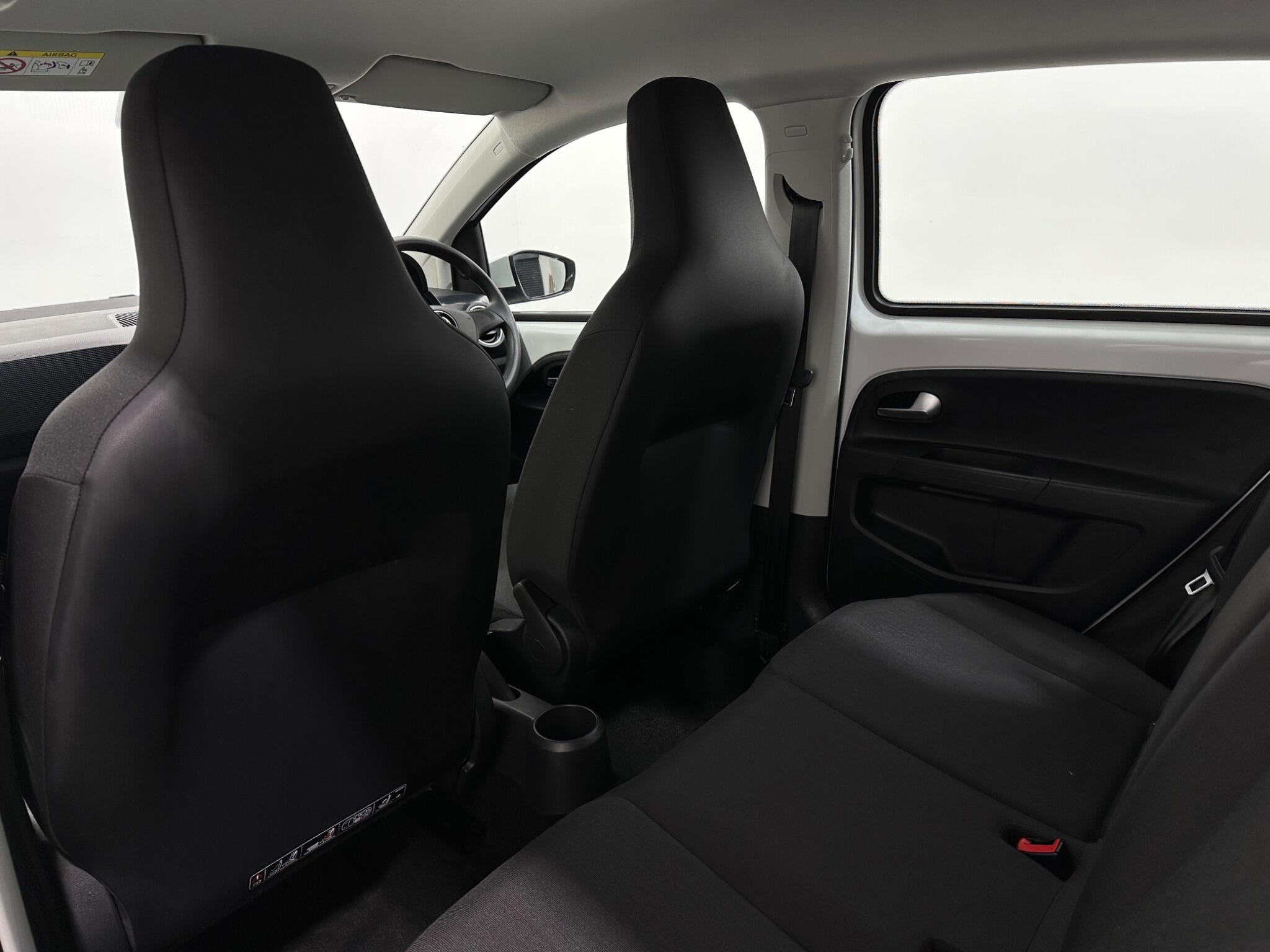 Volkswagen Up! view 34