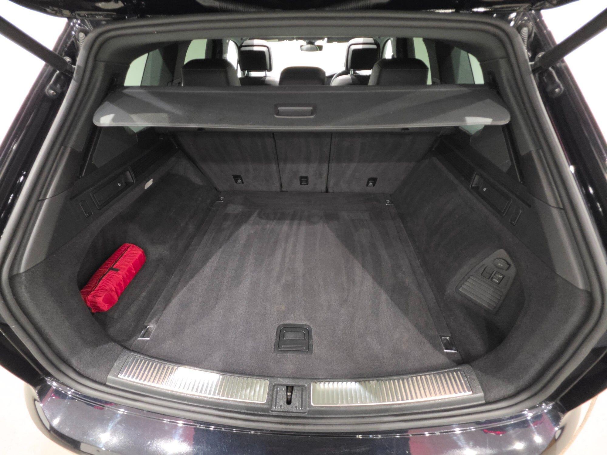 Volkswagen Touareg view 47