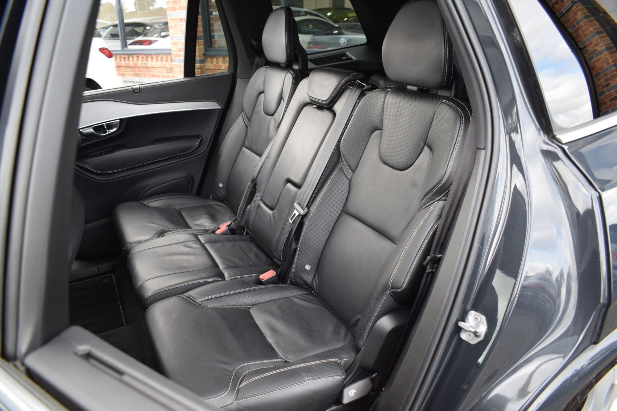 Volvo XC90 view 26