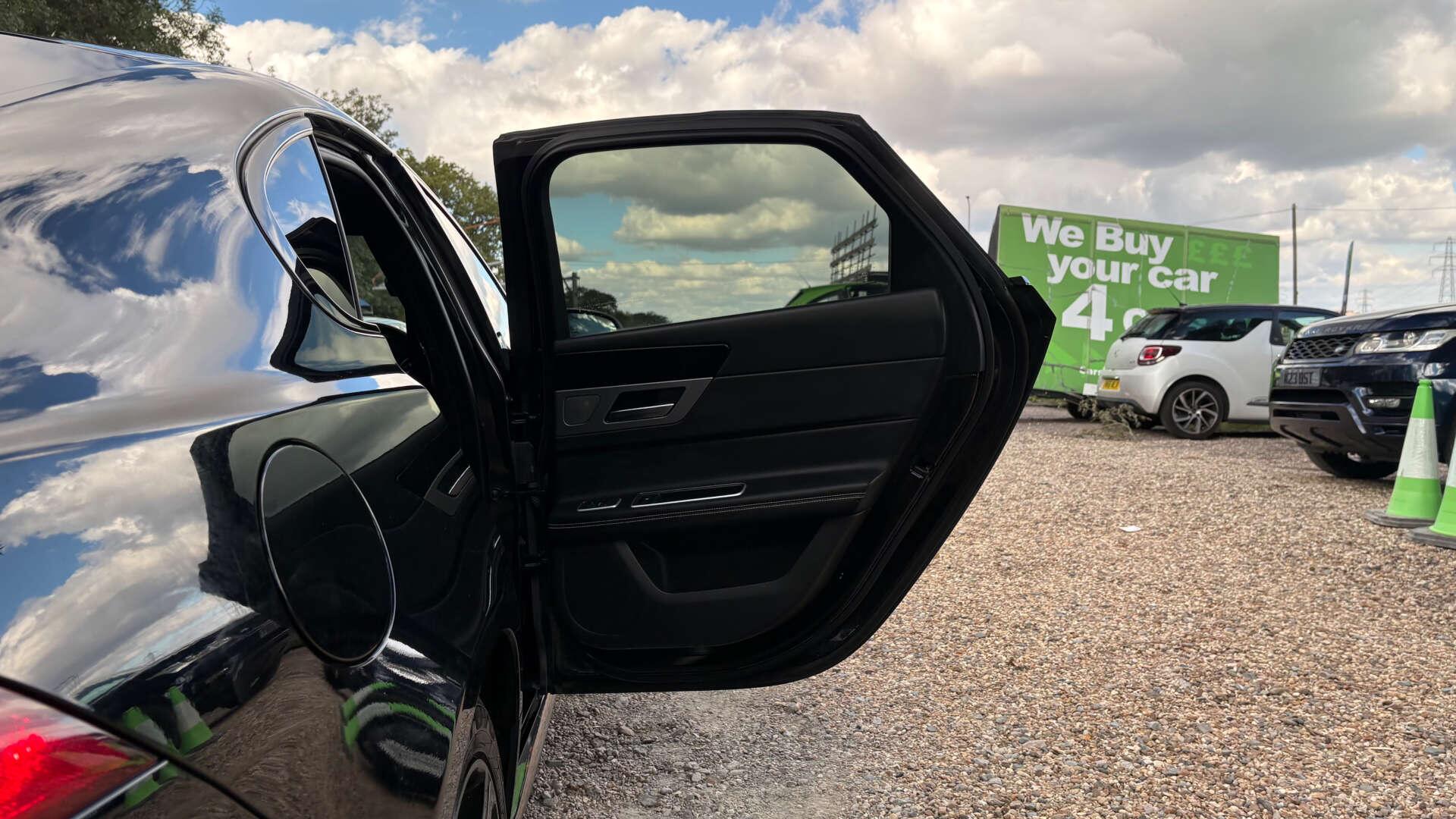 Jaguar XF view 47