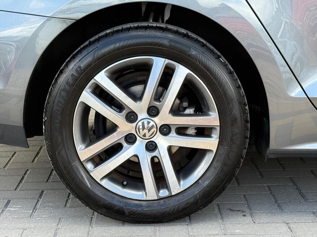 Volkswagen Jetta view 10