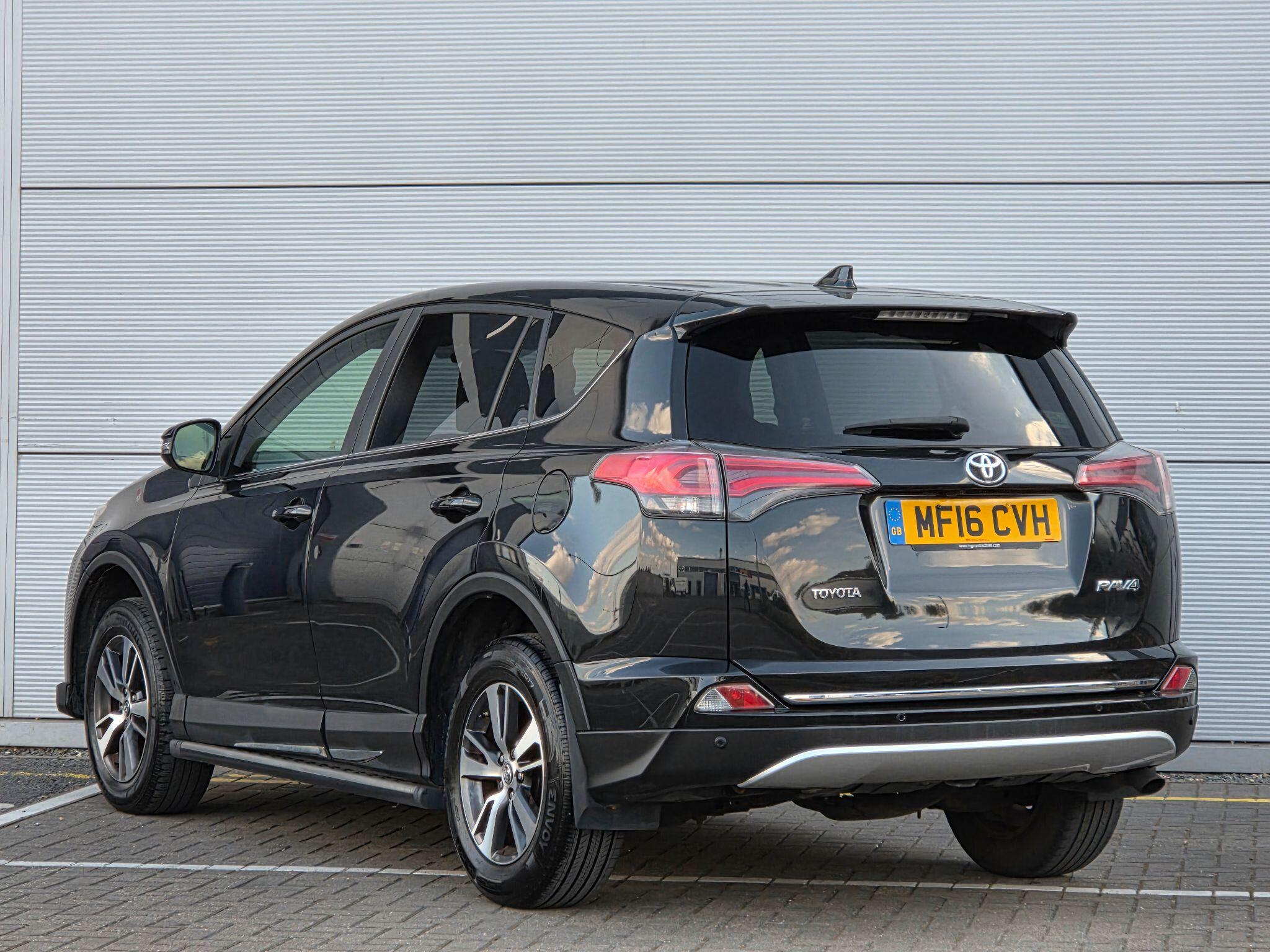 Toyota Rav4 view 5