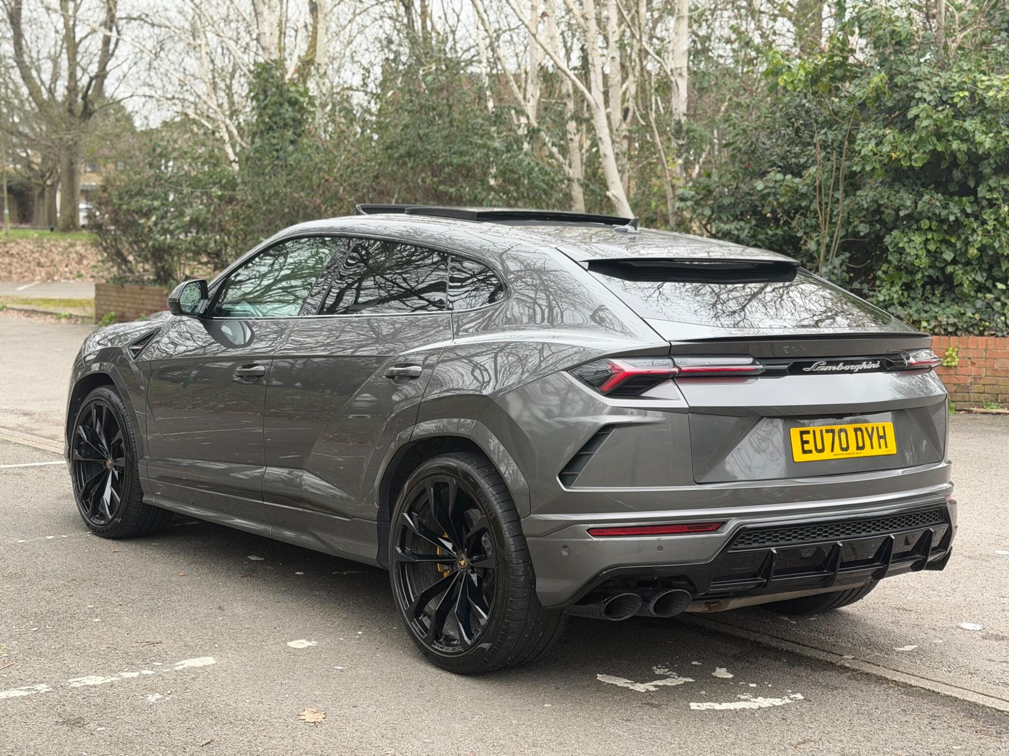 Lamborghini Urus view 6