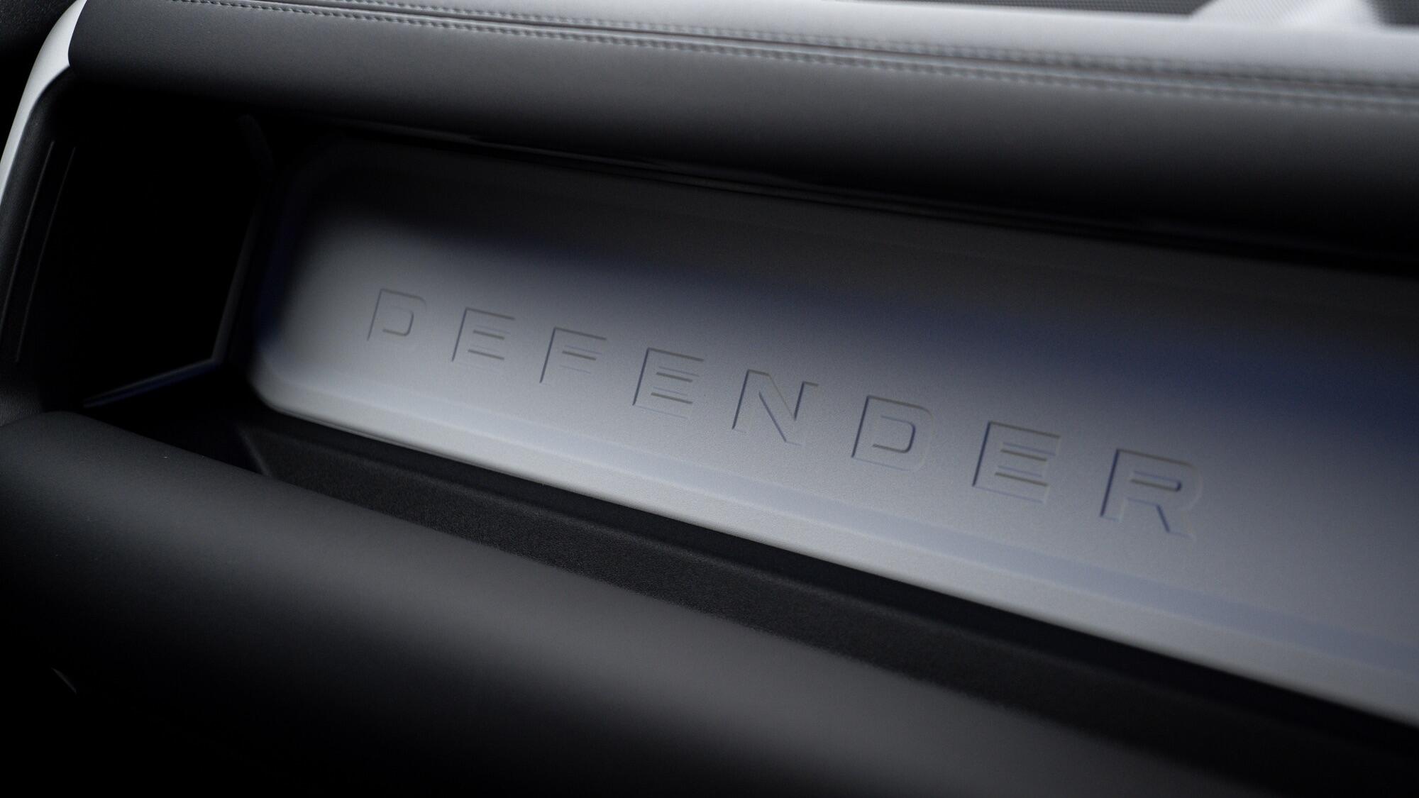 Land Rover Defender view 36