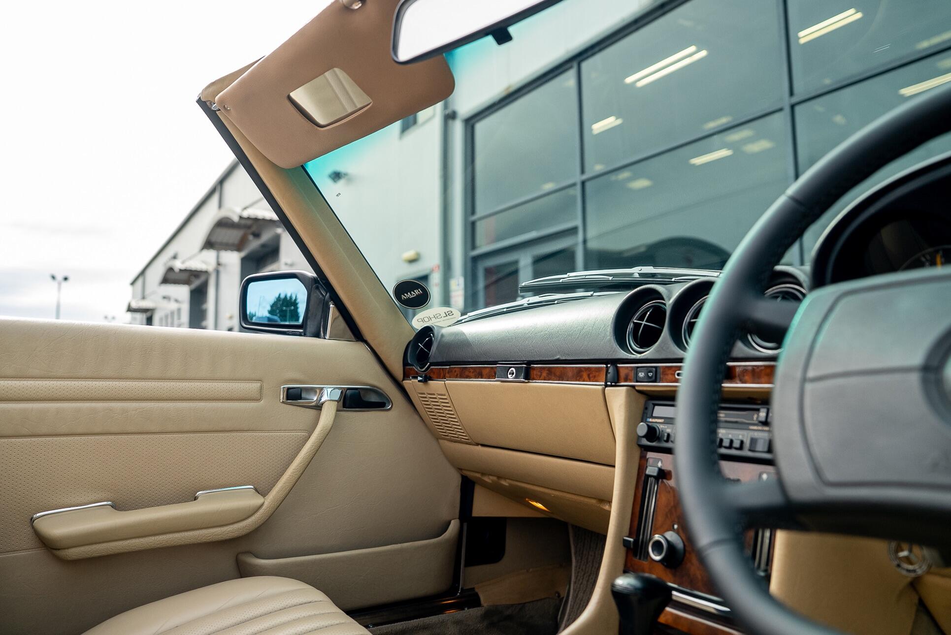 Mercedes-Benz 500 SL view 37