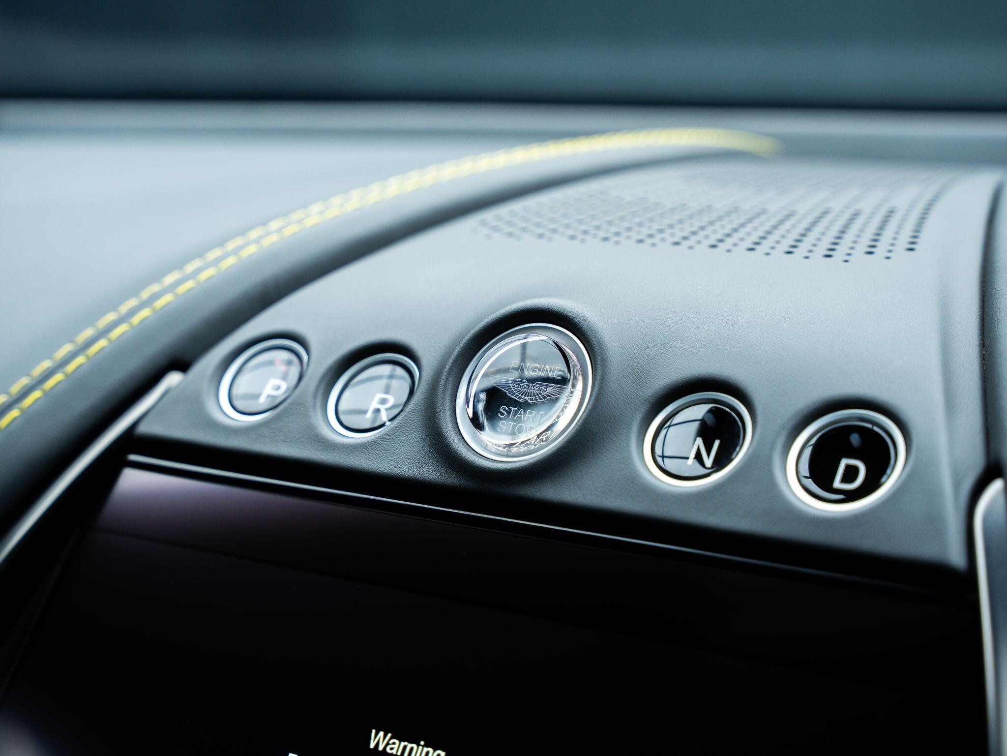Aston Martin DBX view 10
