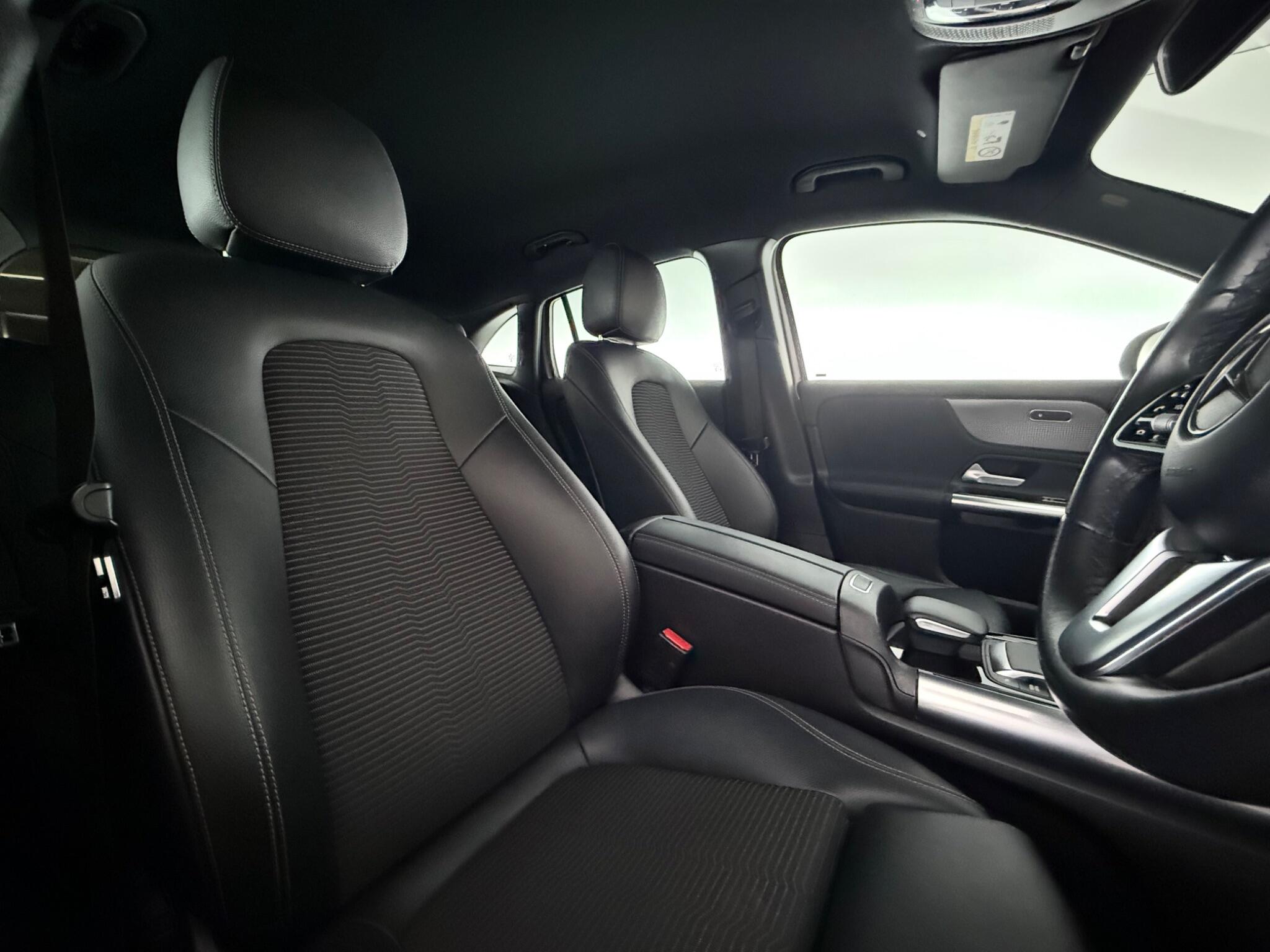 Mercedes-Benz Gla view 31