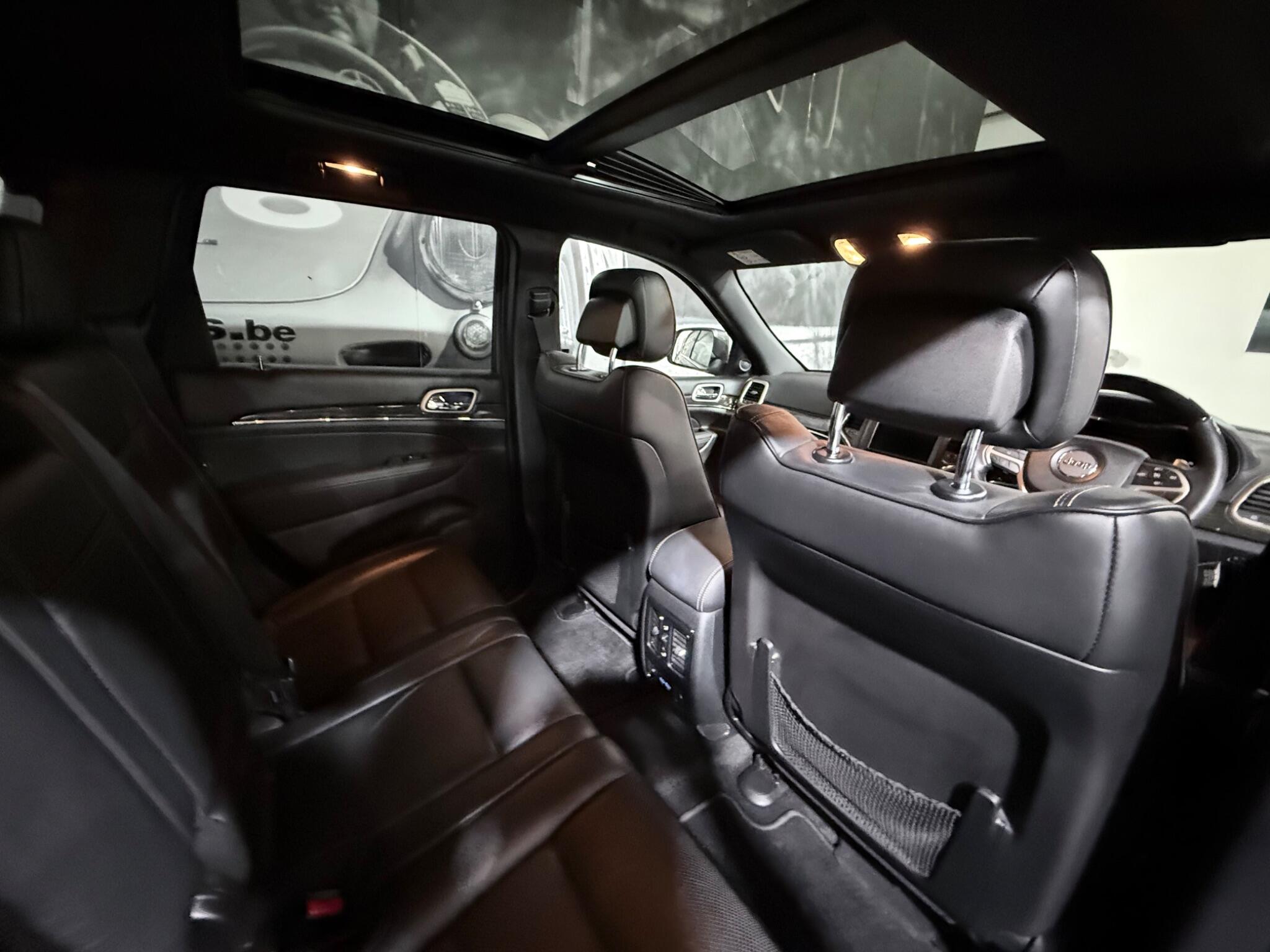 Jeep Grand Cherokee view 15