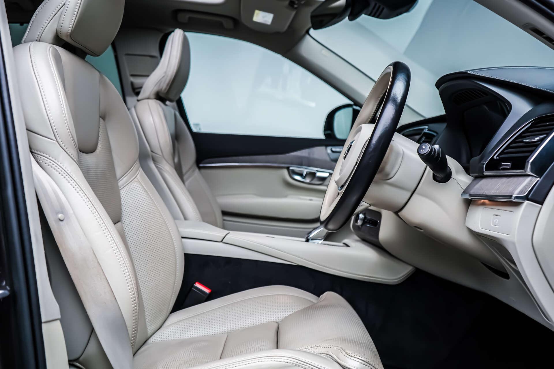 Volvo XC90 view 6