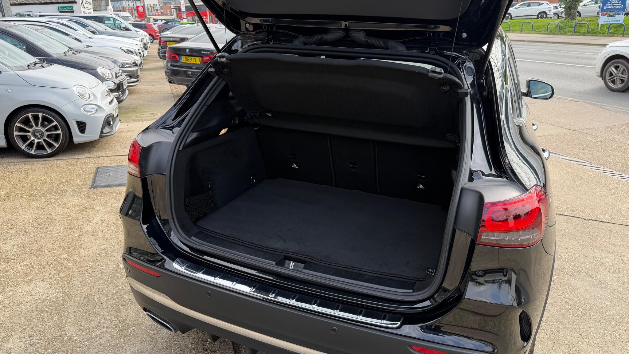 Mercedes-Benz Gla view 25