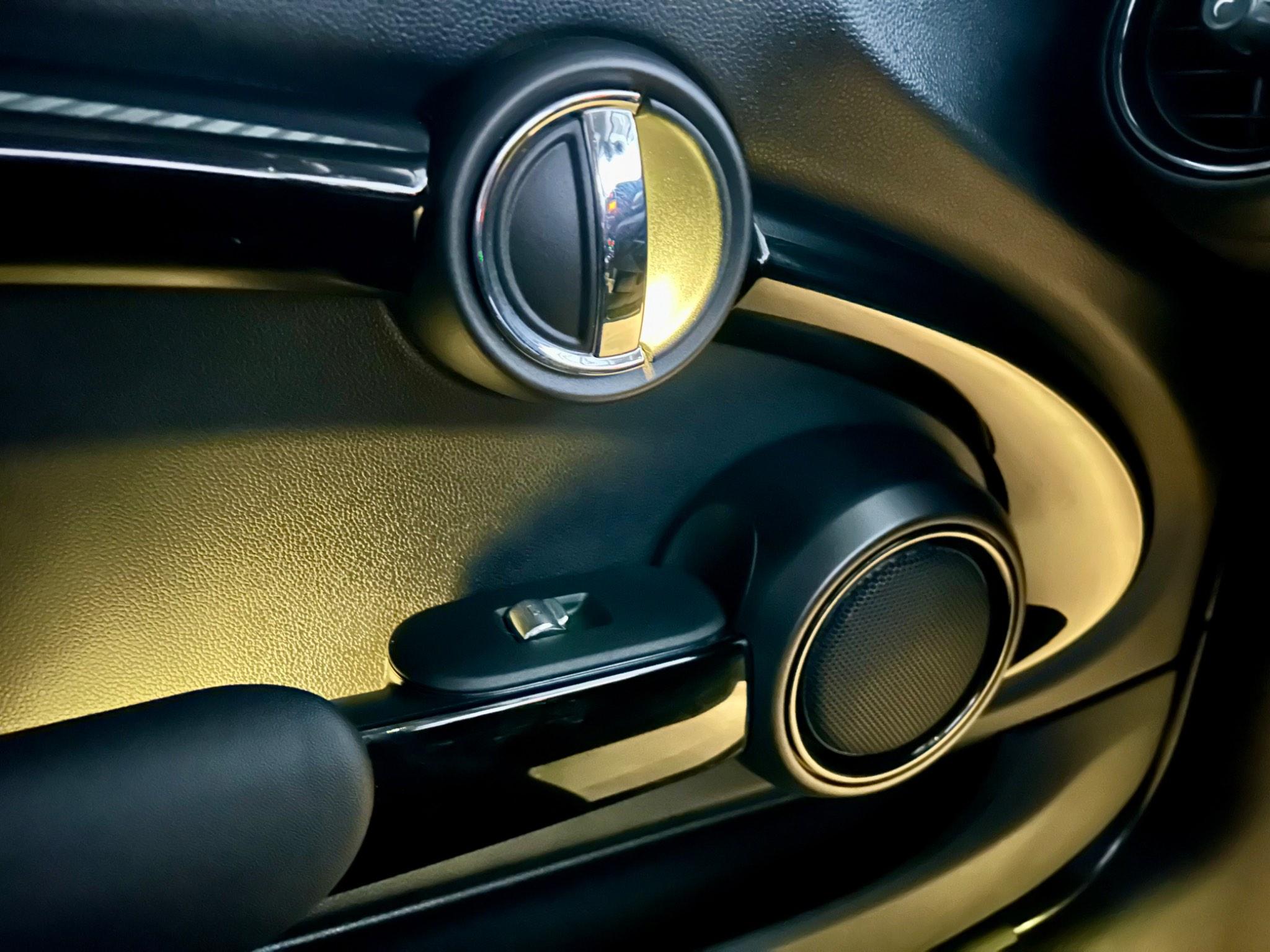 Mini Hatch view 31