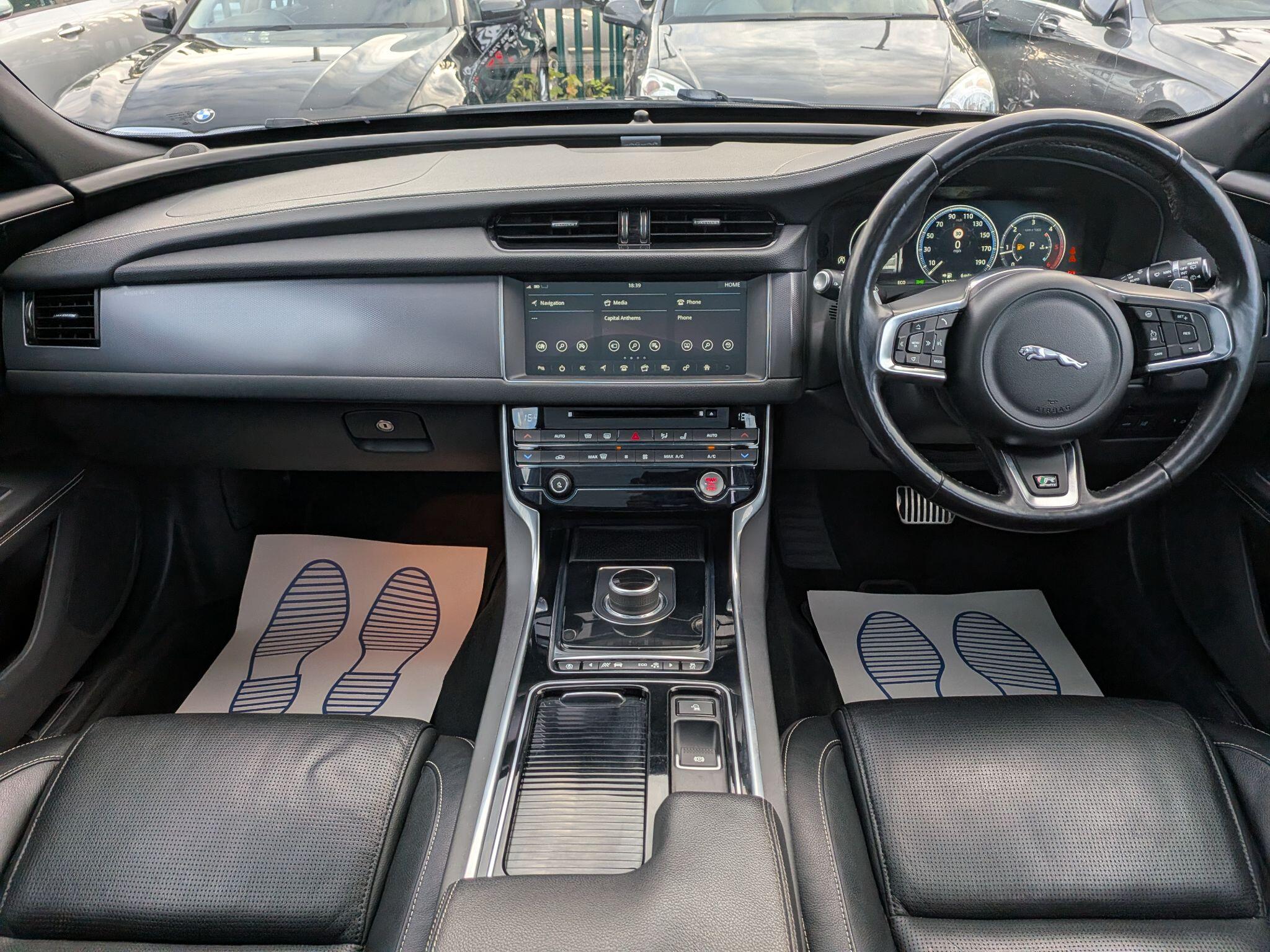 Jaguar XF view 24