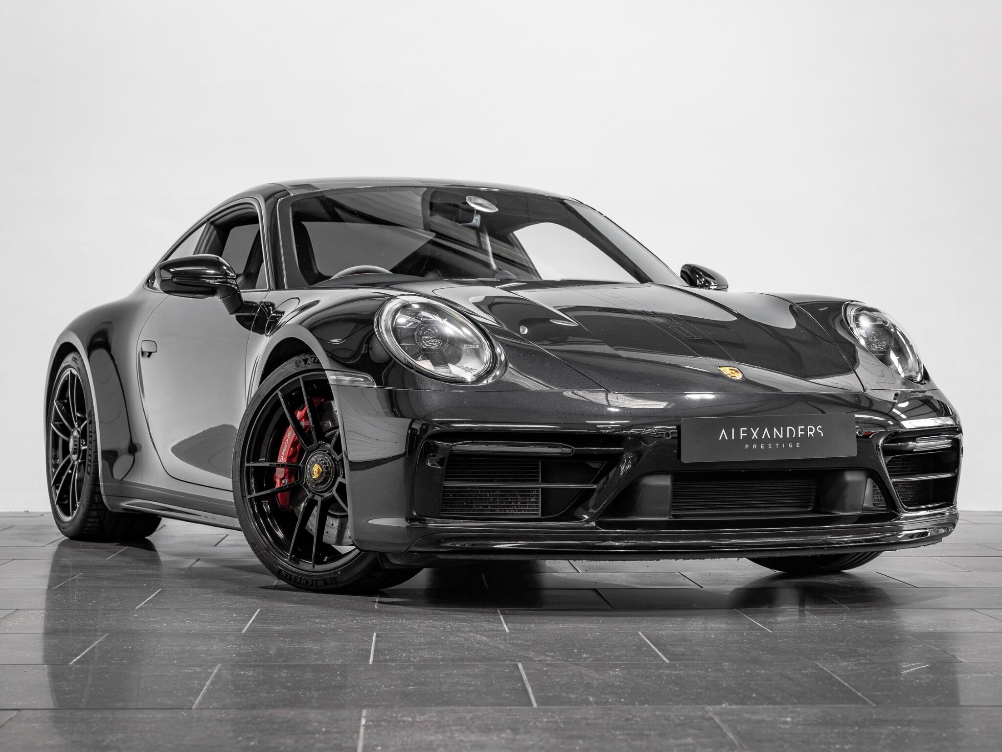 Porsche 911 view 6