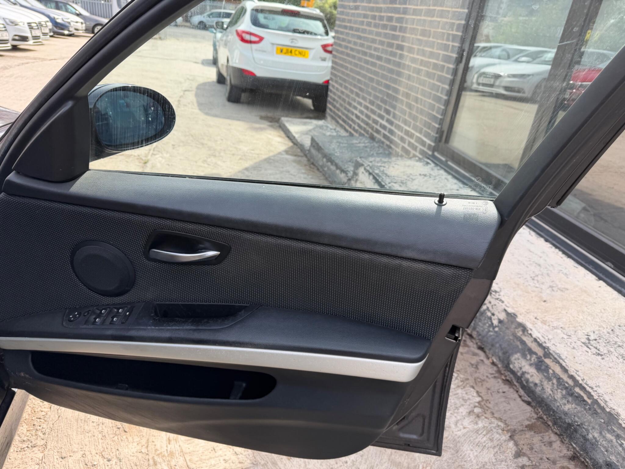 BMW 3 Series view 30
