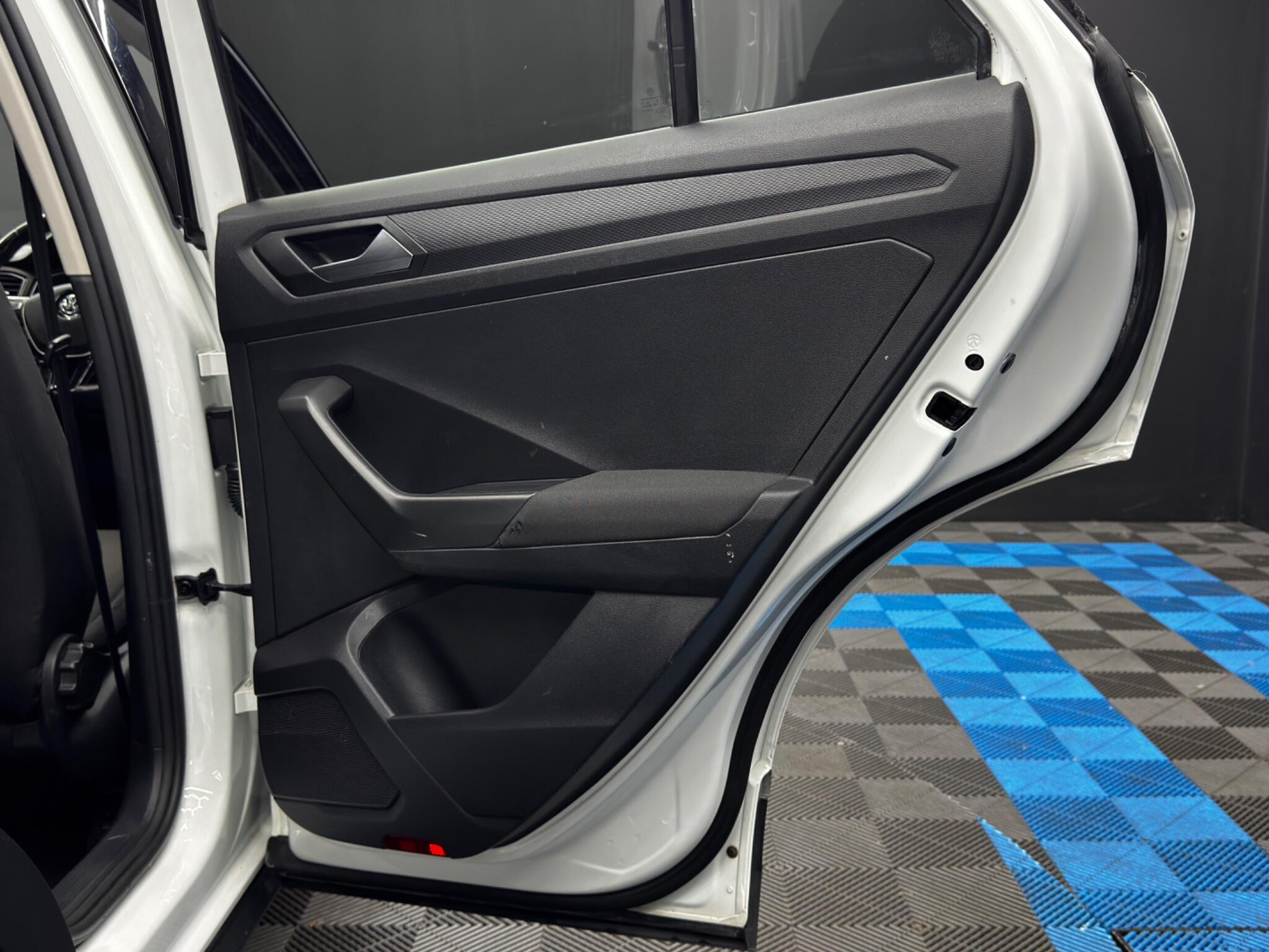 Volkswagen T-Roc view 40
