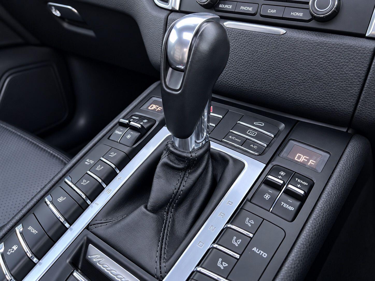 Porsche Macan view 29