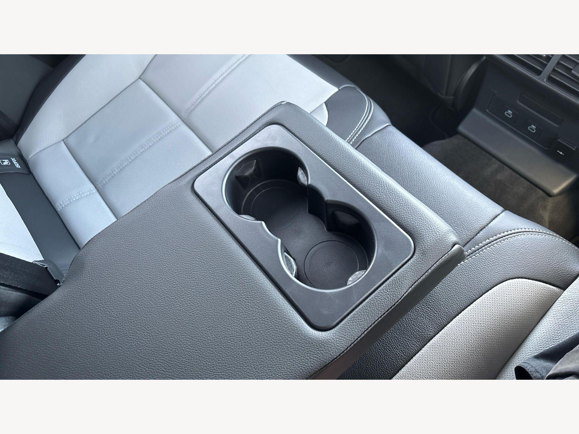 Land Rover Range Rover Velar view 29