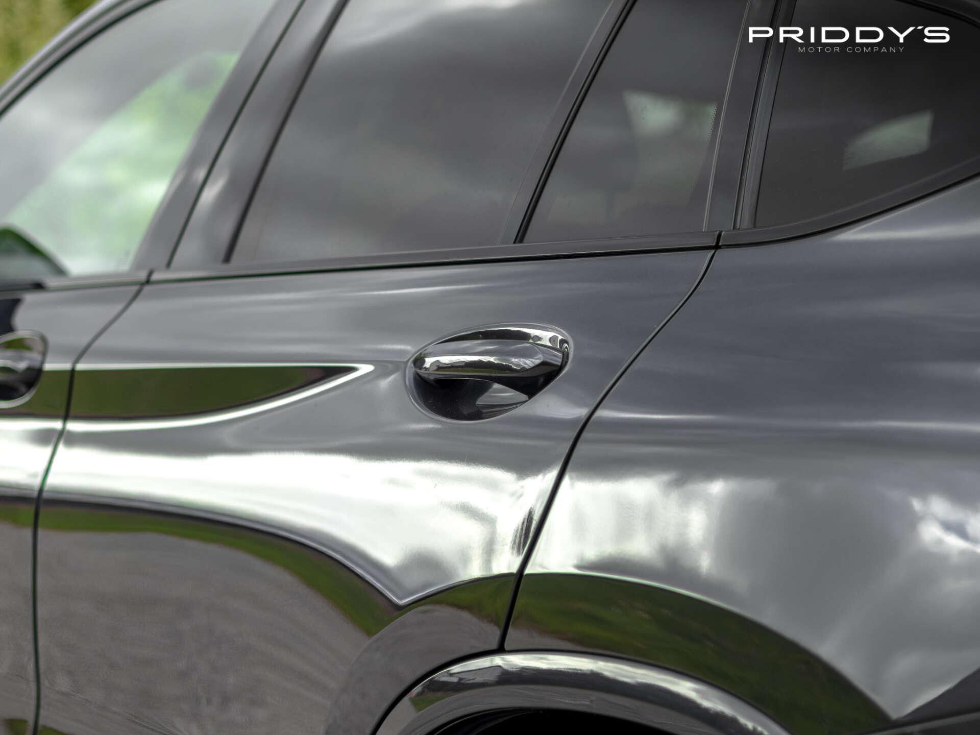 BMW X4 view 12
