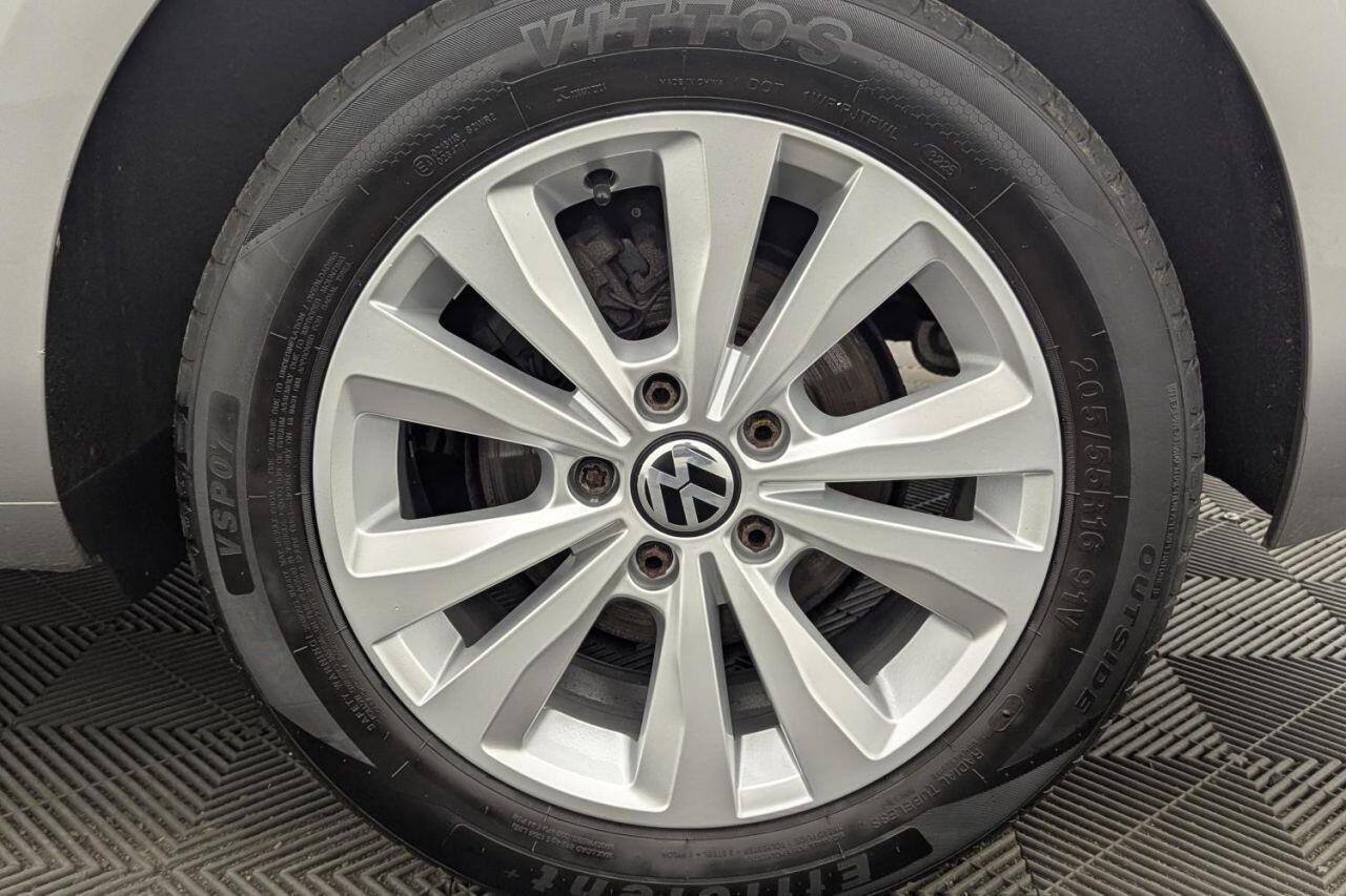 Volkswagen Golf view 52
